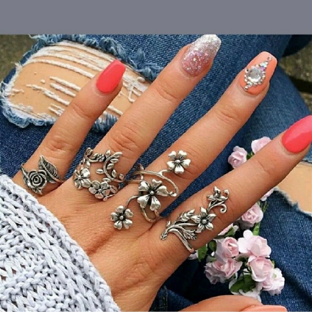 Boho 4 pcs Hippy Alloy Midi Floral Flower Ring Set